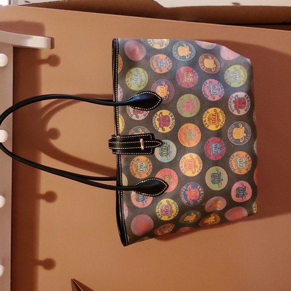 Dooney & Bourke Handbags - Dooney & Bourke Black Medallion Vintage Tote ✨️Host Pick✨️